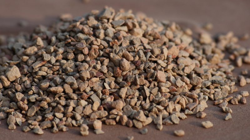 Родовище глинистих порід в Луганській області розіграли дві компанії з Маріуполя