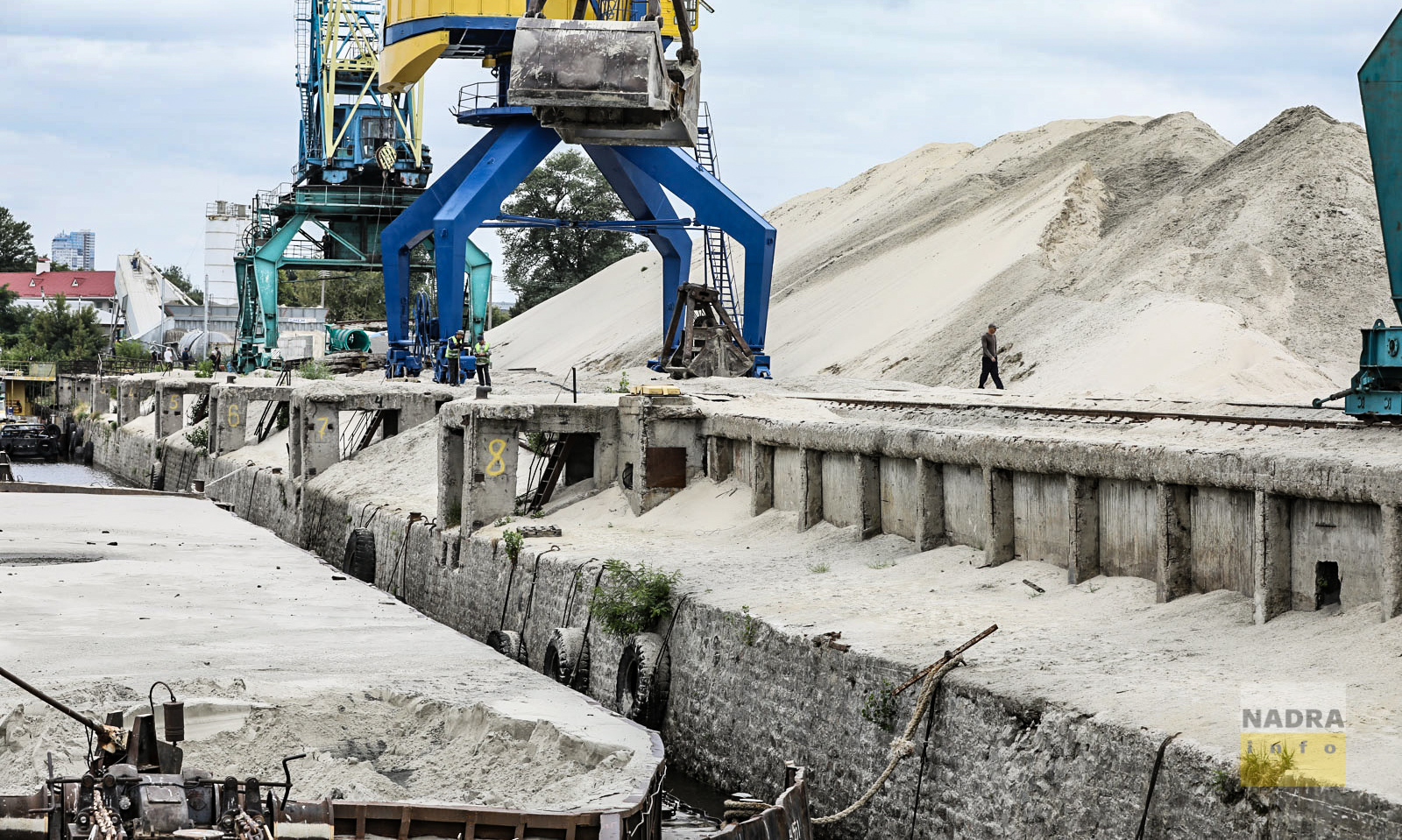 12 тис. тонн піску куплять для підсипки пляжів Києва