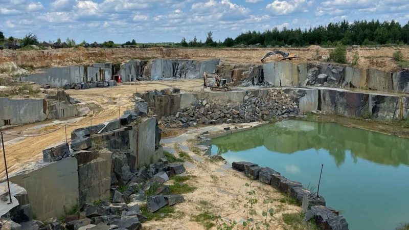 Продаж від власників: карʼєр з видобутку габро Starry Night