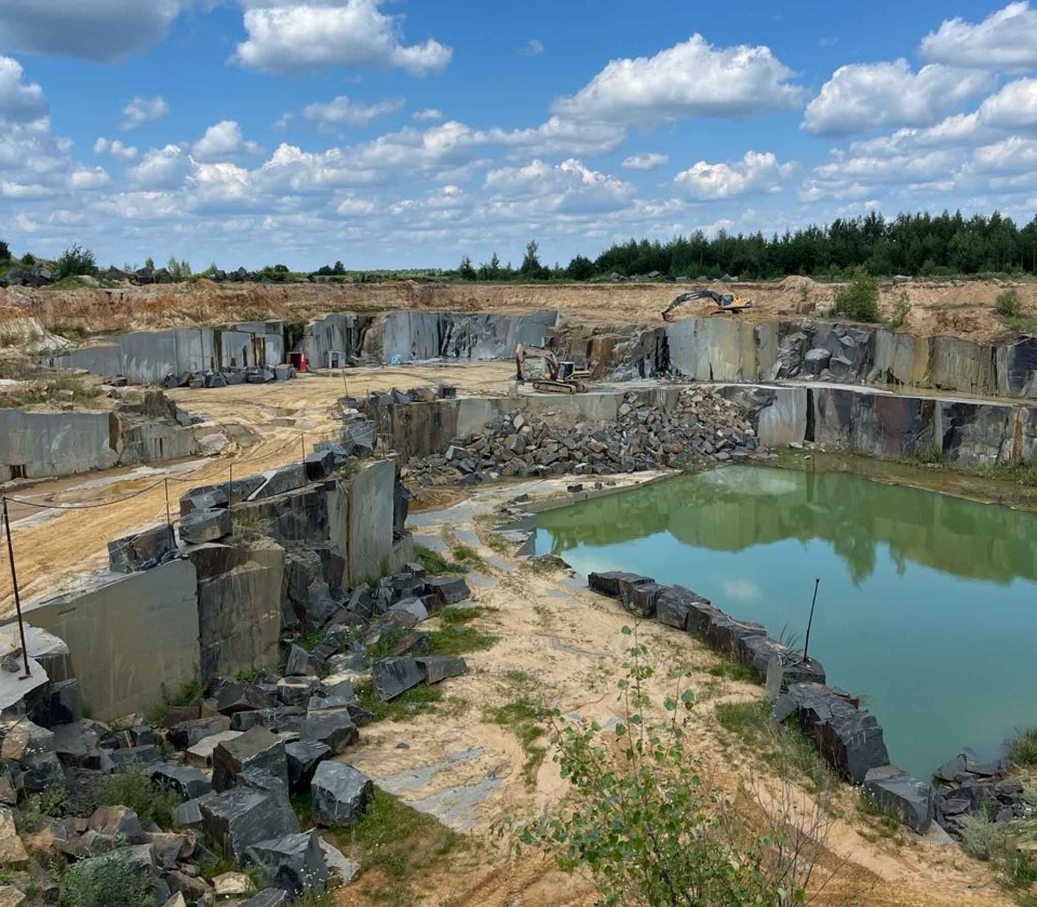 Продаж від власників: карʼєр з видобутку габро Starry Night