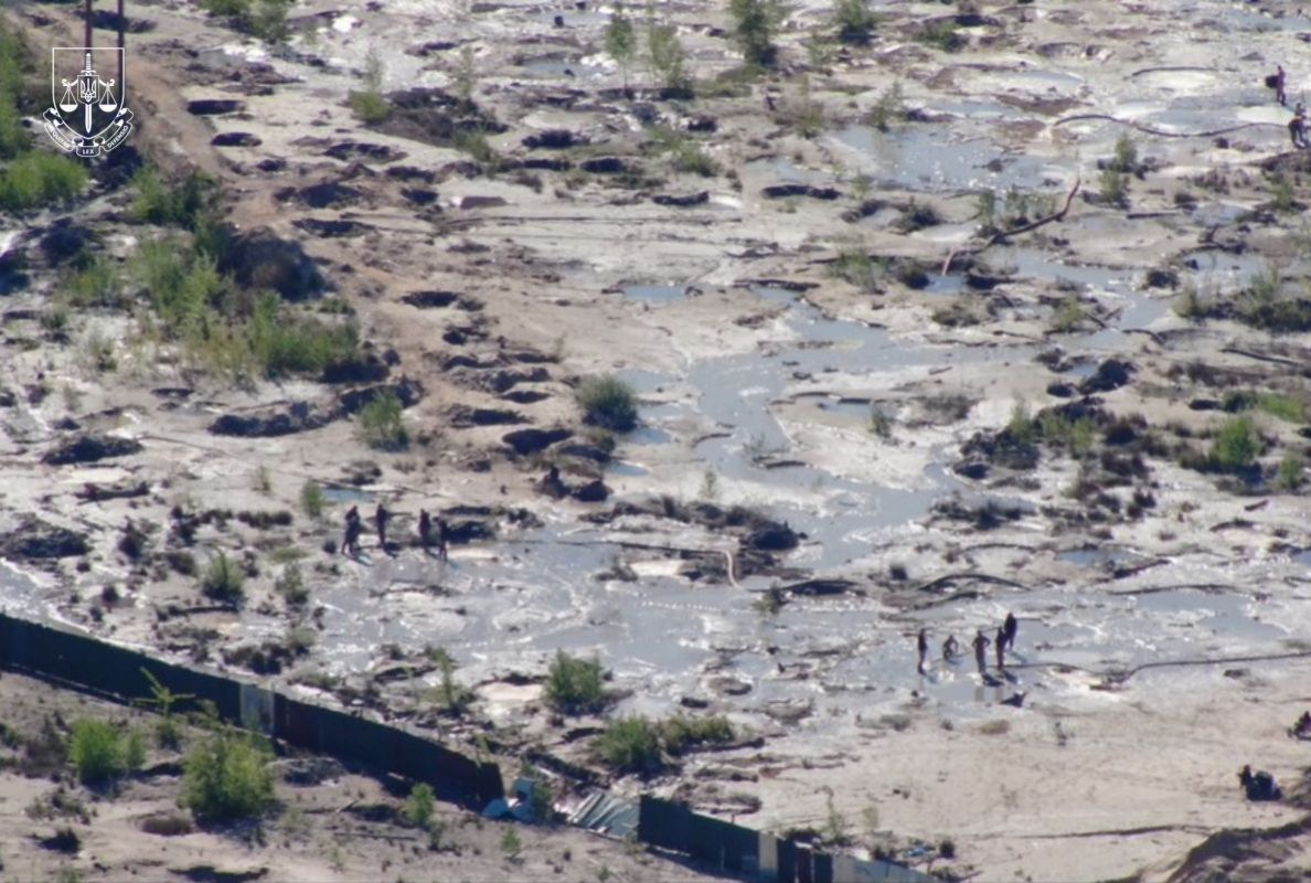 ОГП: Посадовець Держгеонадр міг сприяти незаконному видобутку бурштину
