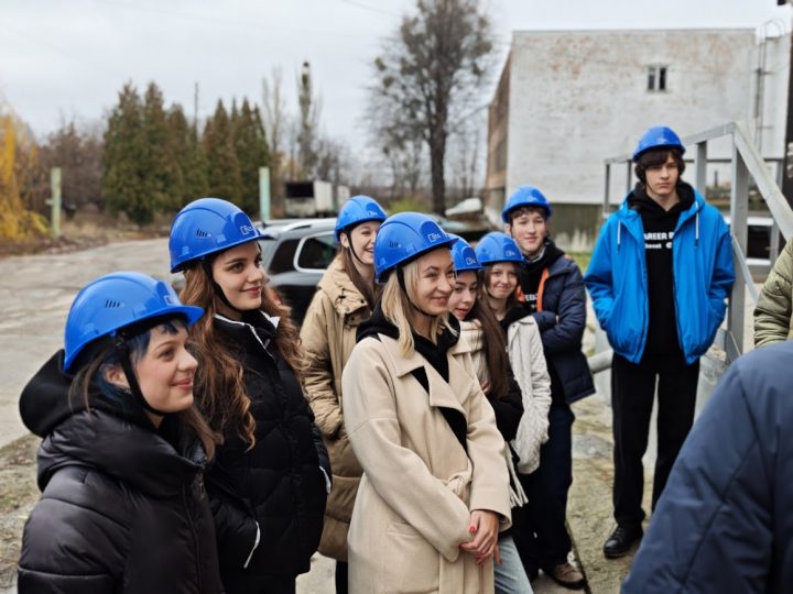 ОСК-ТЕХНОЛОДЖІ провела екскурсію виробництвом для підлітків із Харківської та Чугуївської громад