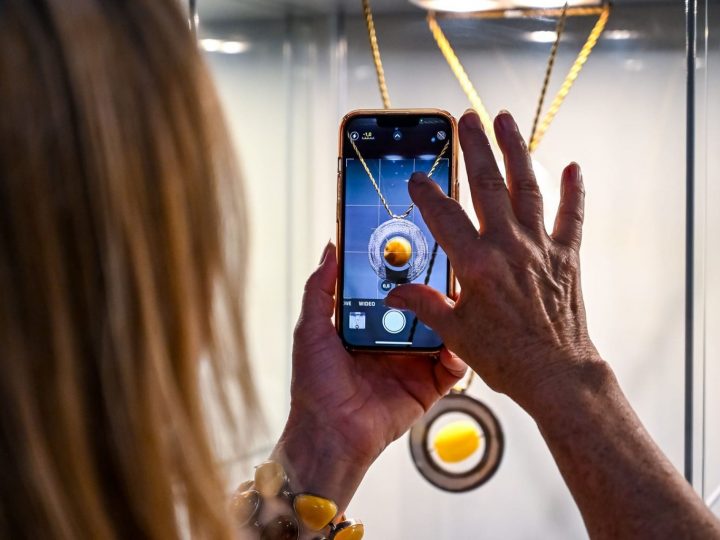 Україна експортує бурштин: куди і скільки?