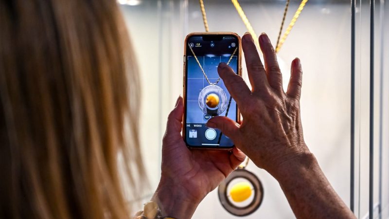 Україна експортує бурштин: куди і скільки?