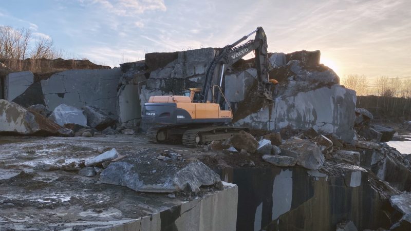 Видобувач лабрадориту оголосив вакансії бухгалтера і юриста