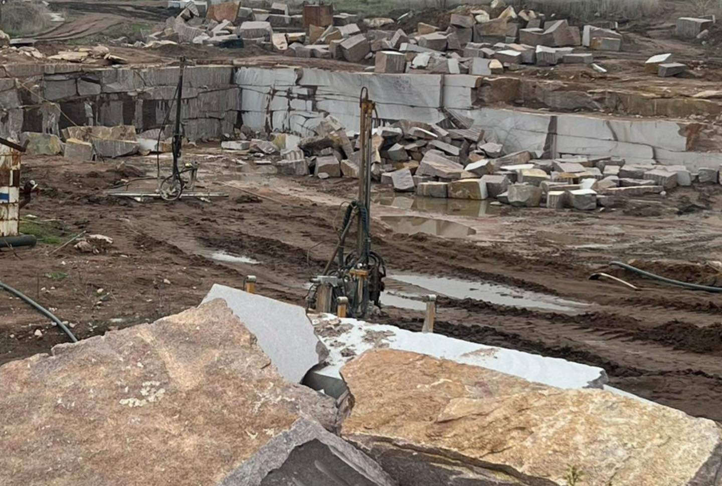 ОГП: Прокурори повернули державі родовище граніту, куплене у змові