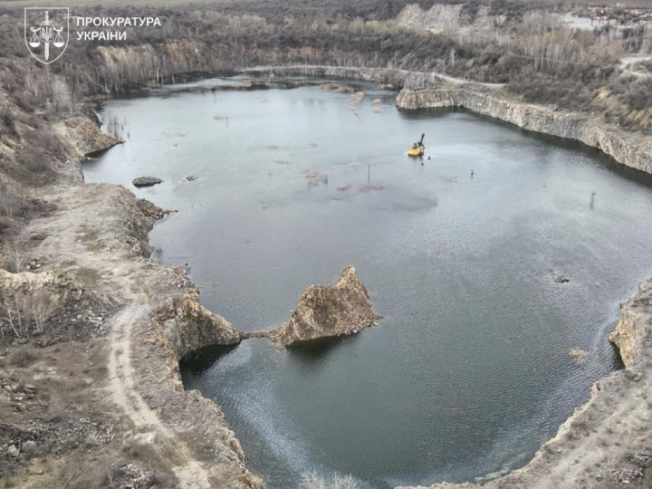 Видобував після зупинки дозволу? На Кіровоградщині судитимуть директора кар’єру