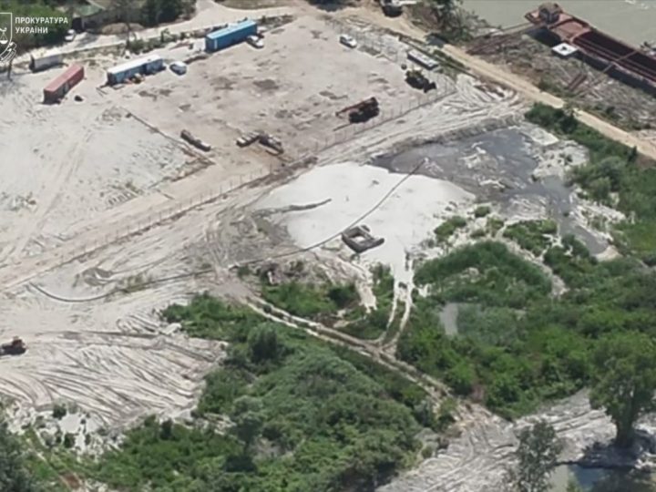 Незаконний видобуток в порту: збитки оцінили в 182 млн грн