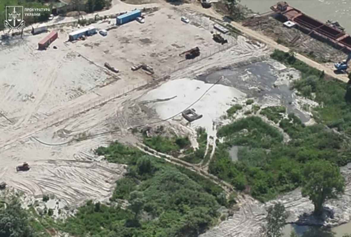 Незаконний видобуток в порту: збитки оцінили в 182 млн грн