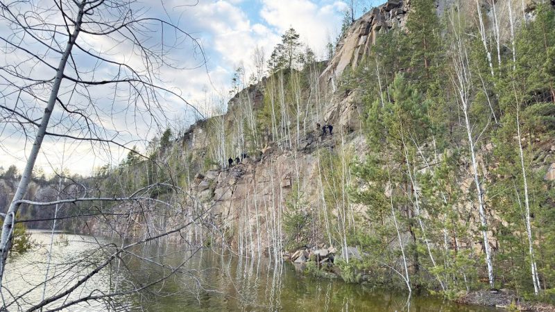 Розшукали 10-річного хлопчика, який впав у кар’єр на Рівненщині (Суспільне)