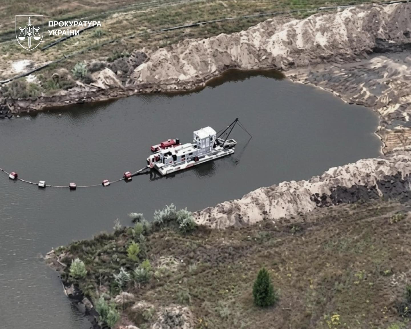 Викрито масштабне незаконне видобування піску з Дніпра