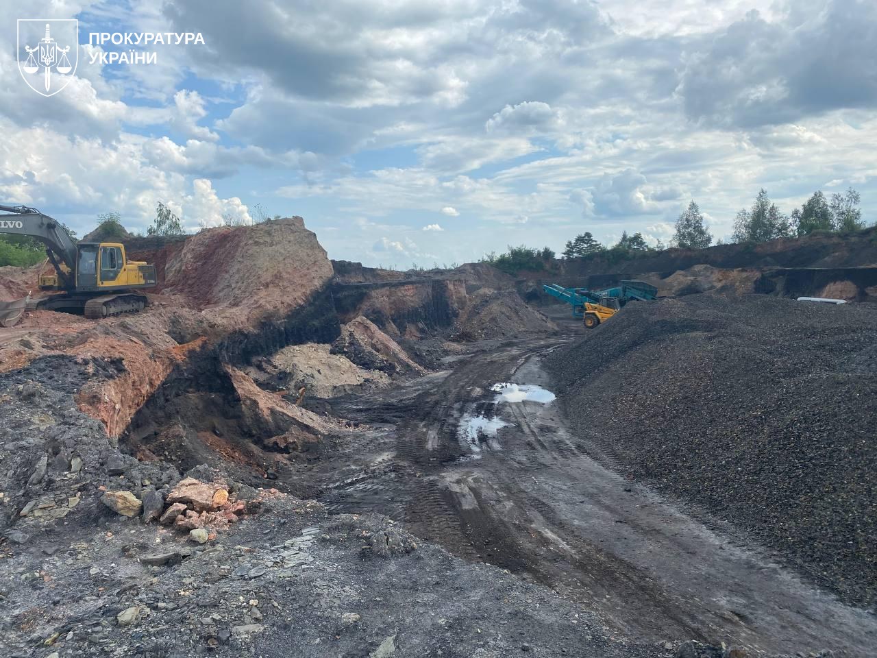 Взяли 105 тисяч тонн під виглядом дослідно-промислової розробки – в ОГП викрили розкрадання надр