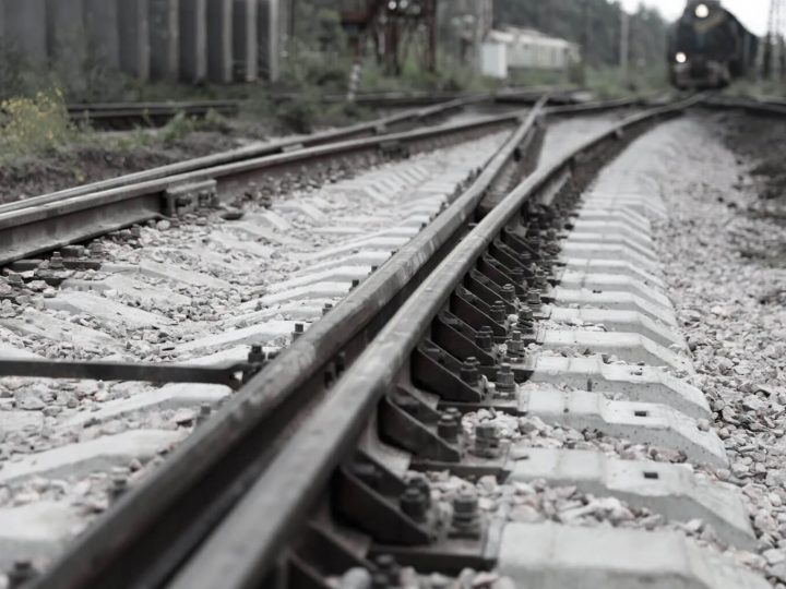 АМКР зупиняє гірничодобувні та сталеливарні потужності на тлі збоїв у послугах Укрзалізниці