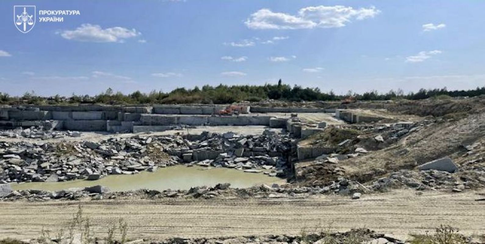Посадовця казенного підприємства підозрюють у незаконному видобутку габро