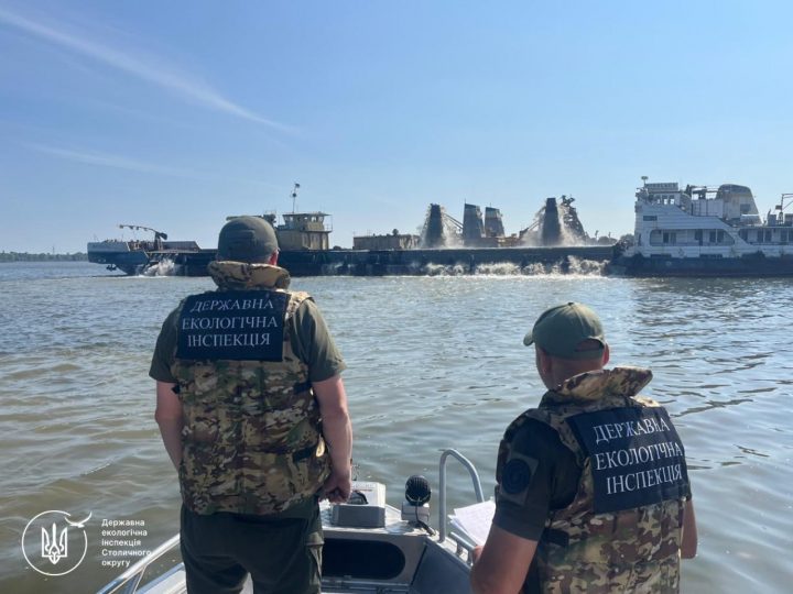 ДЕІ перевіряє видобування піску з Дніпра та Десни на Київщині