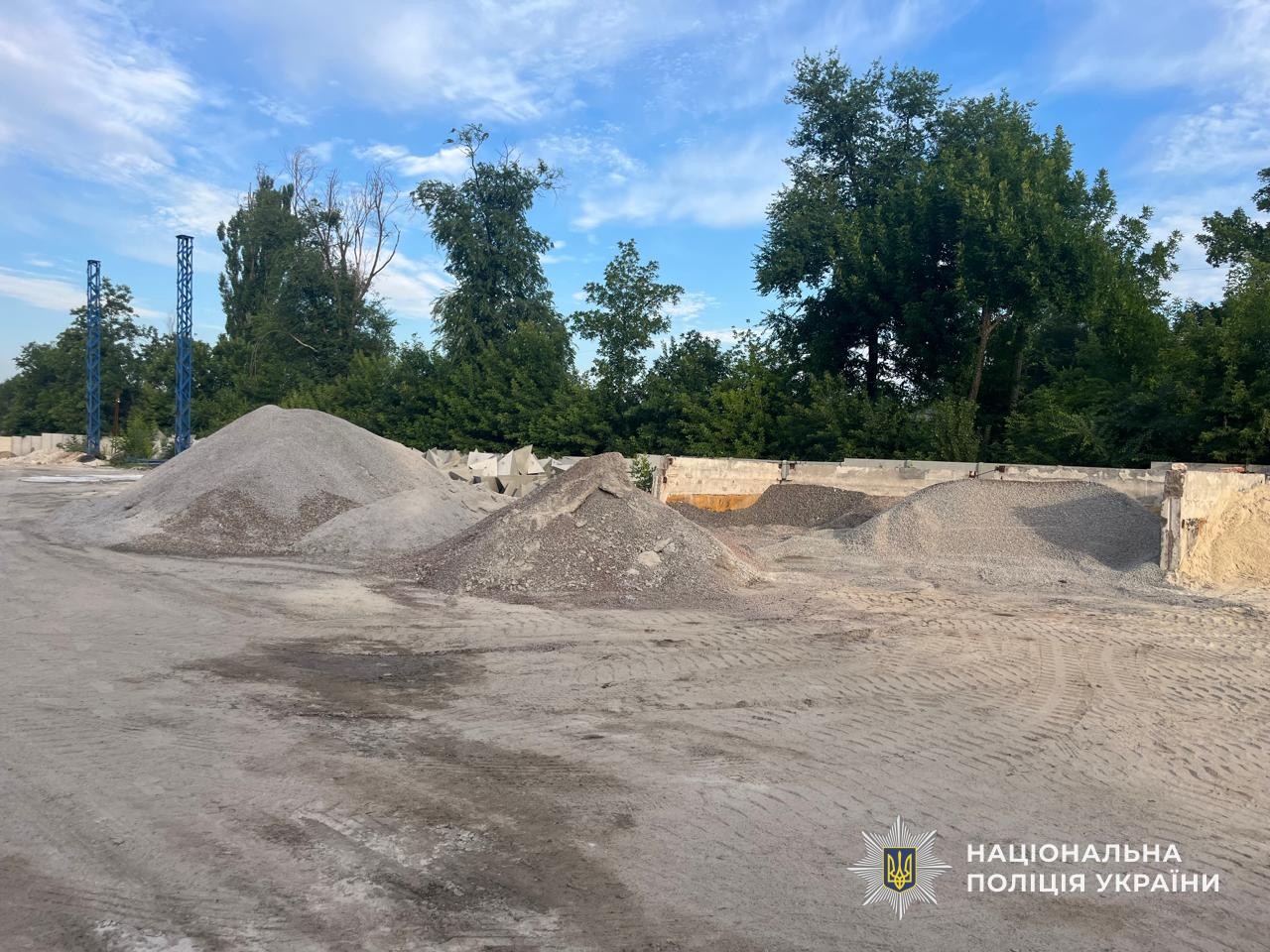Поліція викрила схему незаконного видобутку піску у Кривому Розі