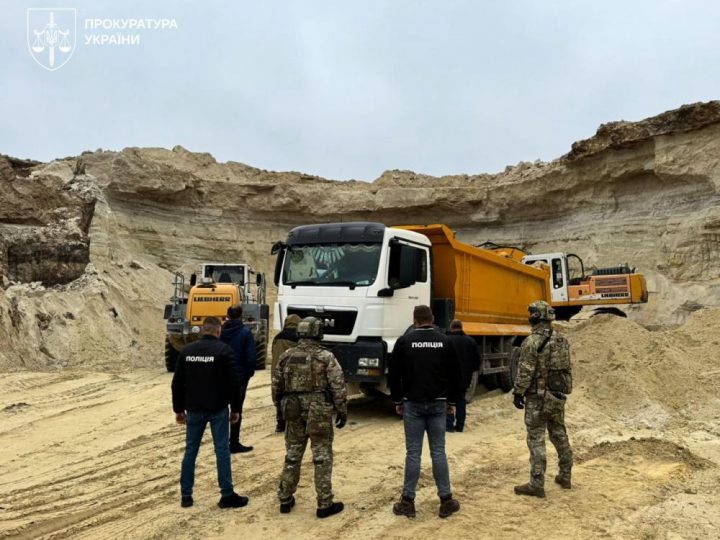 На Тернопільщині викрили схему незаконного видобутку піску