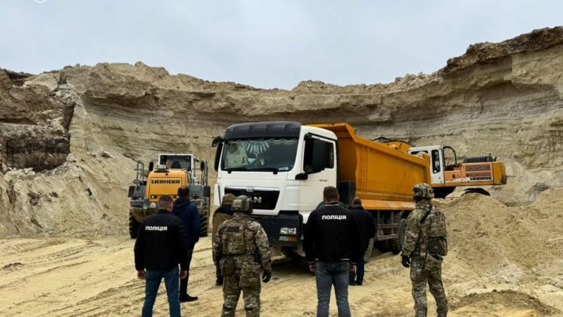 На Тернопільщині викрили схему незаконного видобутку піску